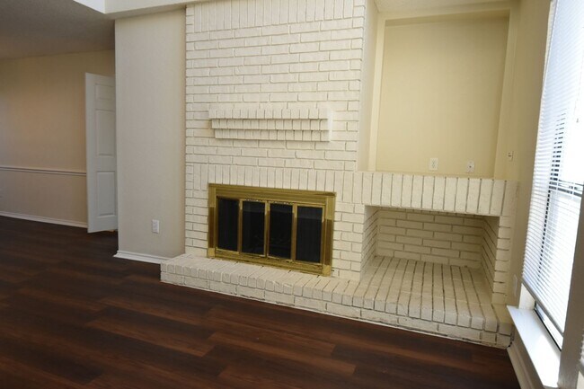 Foto del edificio - 433 L Thompson St