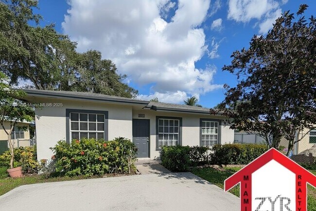 Foto del edificio - 720 NW 15th Terrace