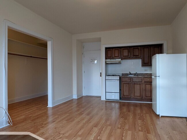 Foto del edificio - 3335 W Diversey Ave