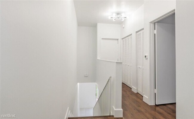 Building Photo - 3 br, 2 bath Townhome - 1474 Barcelona Way
