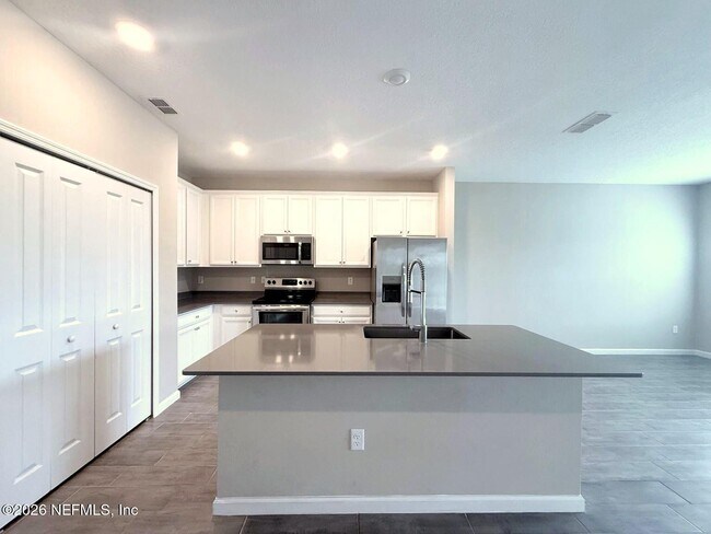 Building Photo - 12835 Josslyn Ln