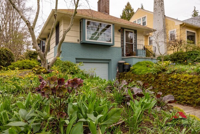 Foto del edificio - 3205 NE Davis St