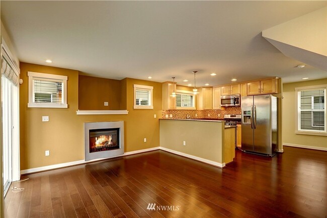 Building Photo - 2 Bed 2.5 Bath Lake City Townhome!