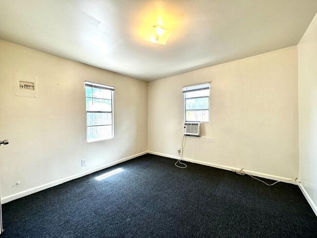 Building Photo - 436 48th St