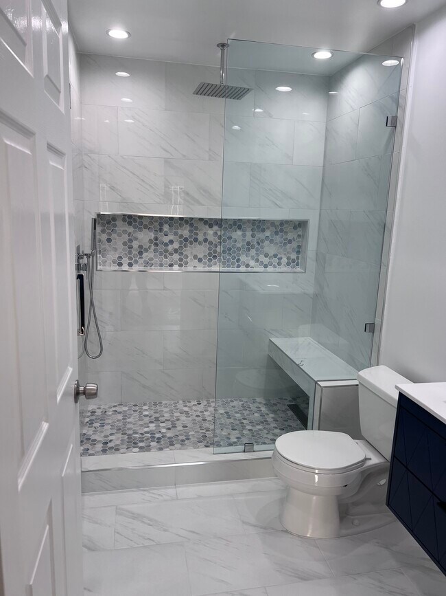 Full bathroom - 108 W 109th St