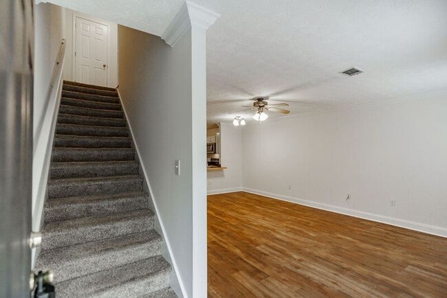 Photo - 105 Westchester Dr House