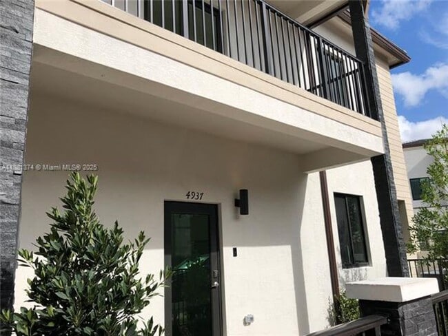 Foto del edificio - 4937 NW 84th Ave