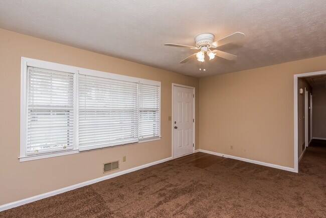 Foto del edificio - 7163 Bluebird Ln