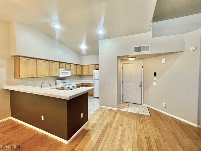 Building Photo - 4930 Black Bear Rd