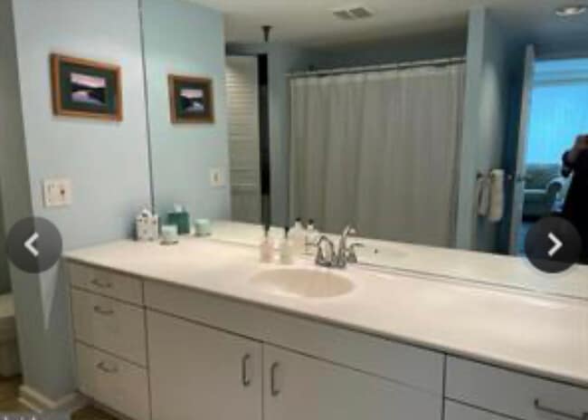 2 full baths - 2001 Hamilton St