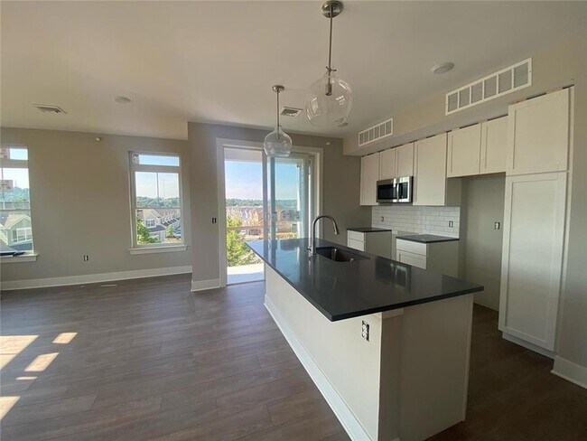 Building Photo - 2295 Lafayette Park Dr