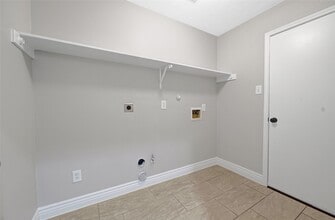 Building Photo - 5914 Shadow Creek Ct