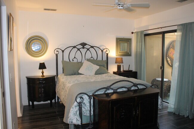 Building Photo - 13 Spindle Ln