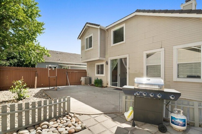 low maintenance backyard - 9449 Laguna Pointe Way