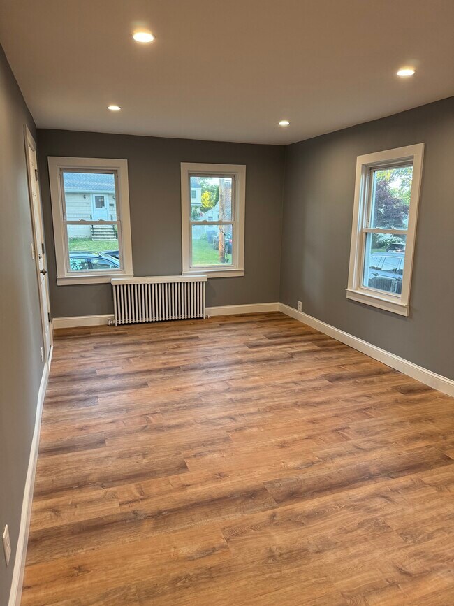 Building Photo - 155 Vesper St