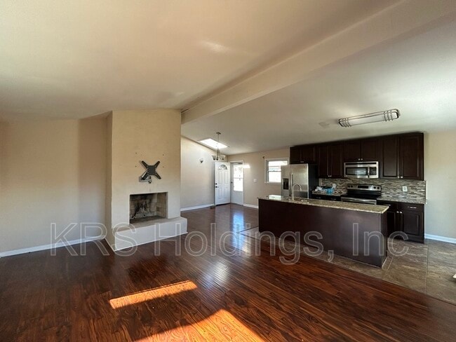 Foto del edificio - 156 Cherry St