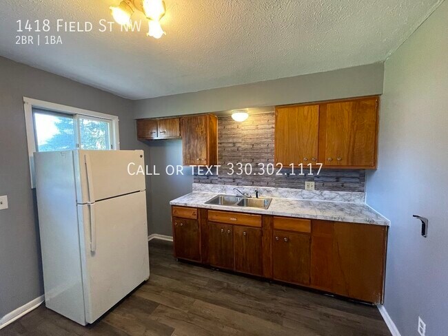 Building Photo - Two bedroom one bathroom duplex for rent