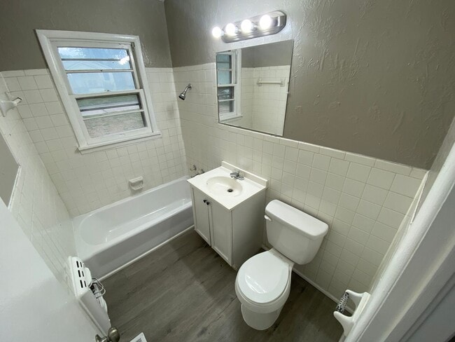 Building Photo - 4 Bedroom House Available now OKC