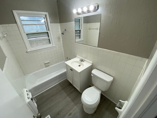 Foto del edificio - 4 Bedroom House Available now OKC