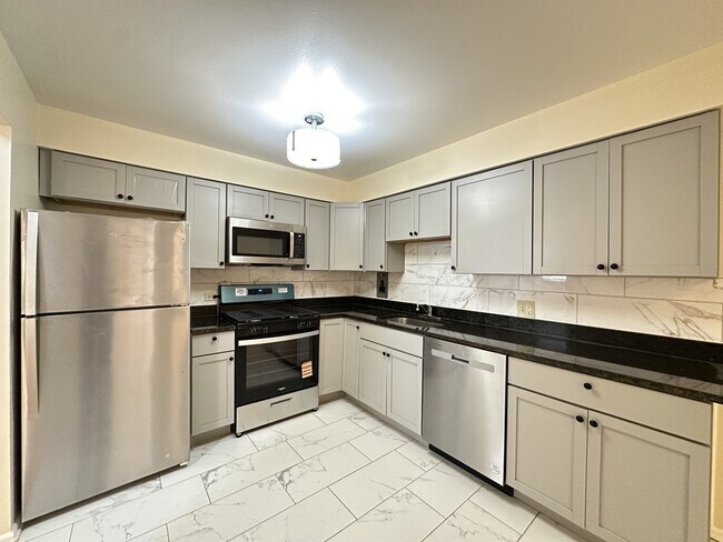 Foto del edificio - 630 Lincoln Ave