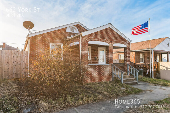 Building Photo - Beautiful Three Bedroom Single Family Home