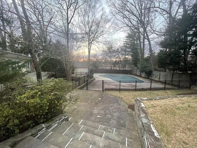 Foto del edificio - 7223 Selkirk Dr