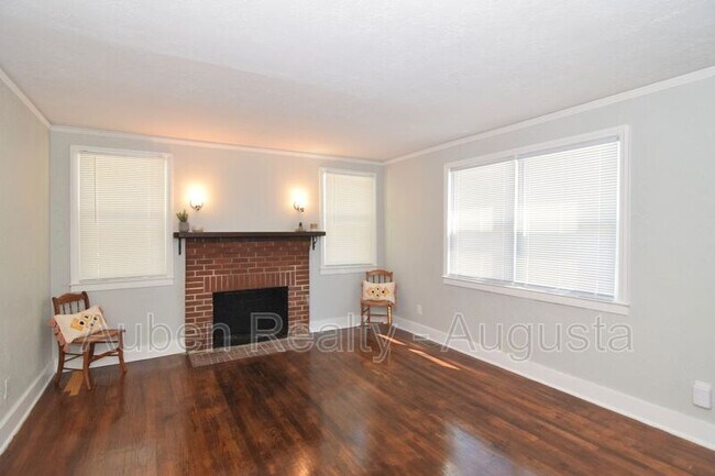 Foto del edificio - 1549 Heath St