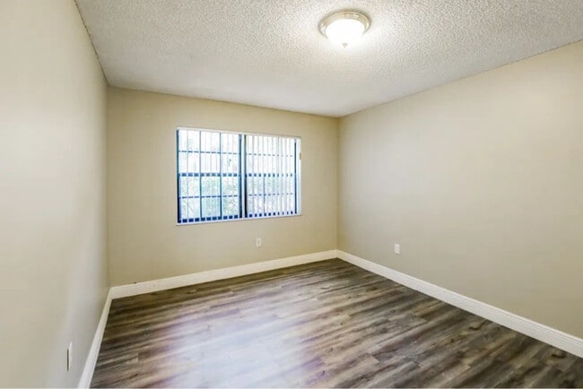 Foto del edificio - 2615 Biscayne Blvd