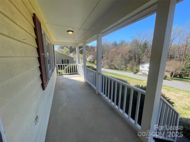 Foto del edificio - 6160 Timberlane Terrace