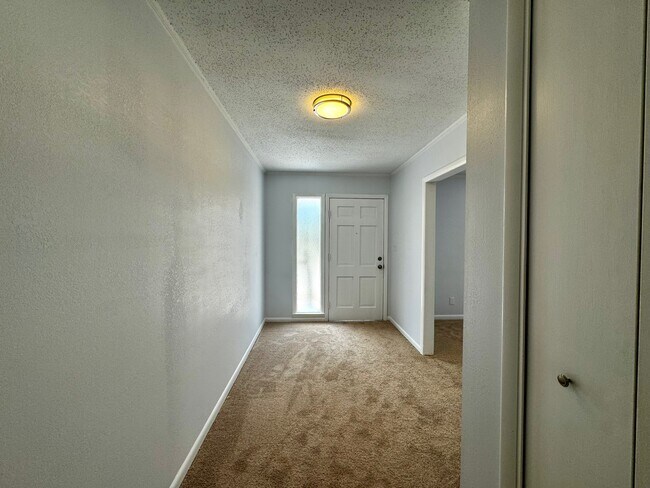 Foto del edificio - 215 Rivermont Rd