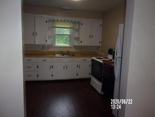 Foto del edificio - 797 McCauley Rd