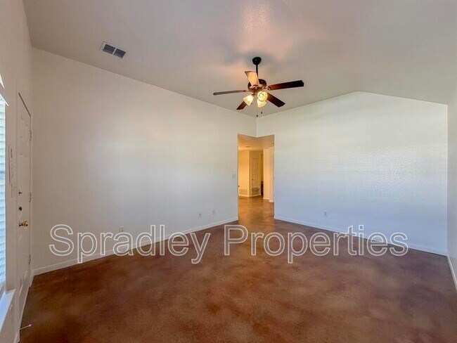 Building Photo - 5608 Luxor Dr