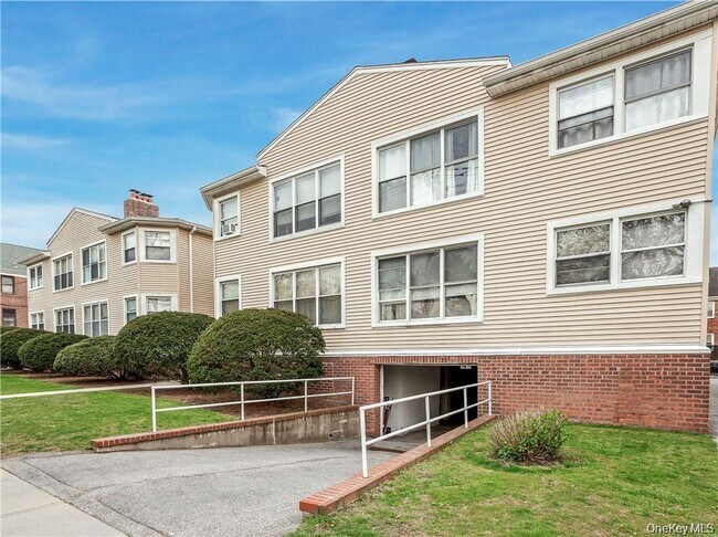 Foto del edificio - 15 Quinby Ave