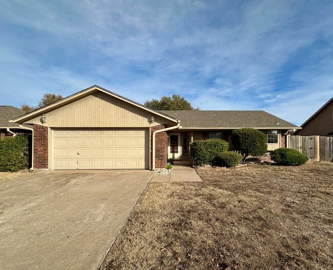 Building Photo - New flooring and paint!