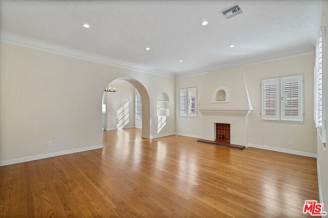 Building Photo - 1142 S Clark Dr