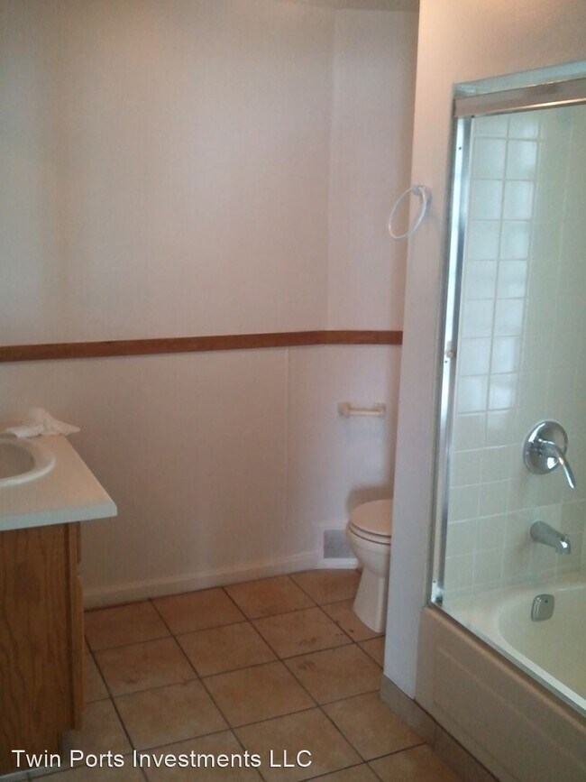 Foto del edificio - 2 br, 1 bath House - 120 East 8th St.