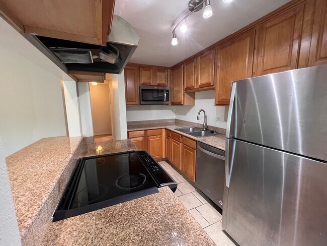 Building Photo - $500 Move in Special!!!!!