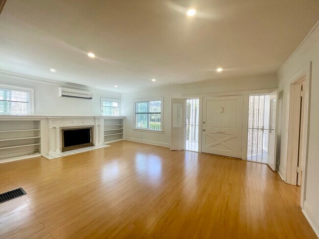 Building Photo - 4919 Elmwood Ave