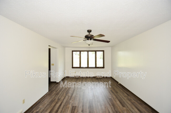 Foto del edificio - 2430 57th St NE