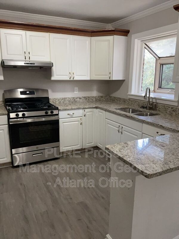 Foto del edificio - 2190 Kennesaw Due West Rd NW