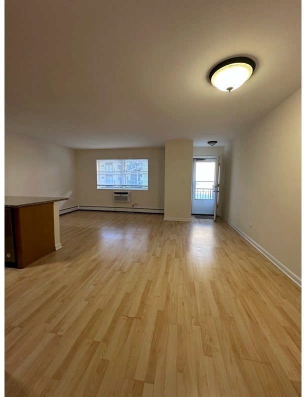 Building Photo - 1004 Des Plaines Ave