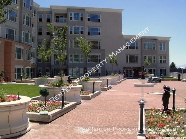 Building Photo - 3075 Kennedy Dr