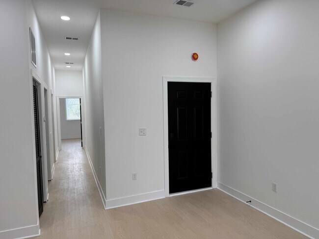 Building Photo - 1012 W Lanvale St