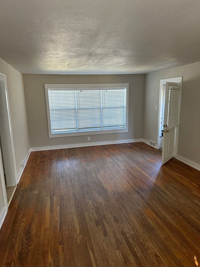 Foto del edificio - 3 Bedroom, 1 Bathroom Fayetteville Home, Available March 1st!