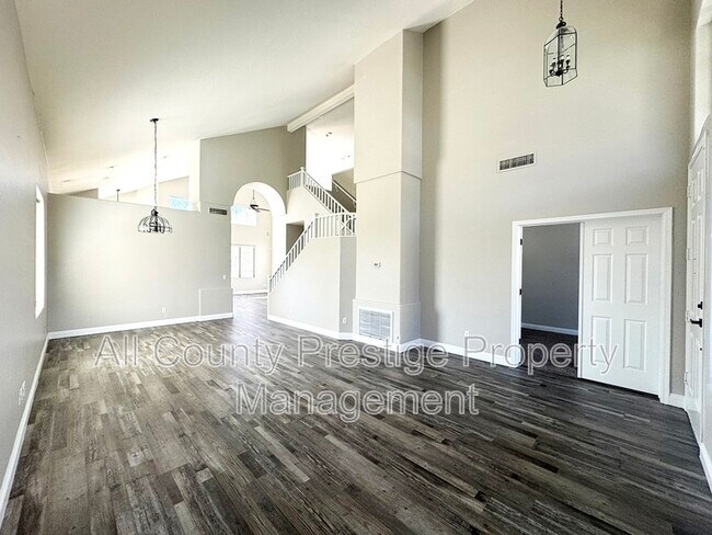 Building Photo - 2602 E Glass Ln