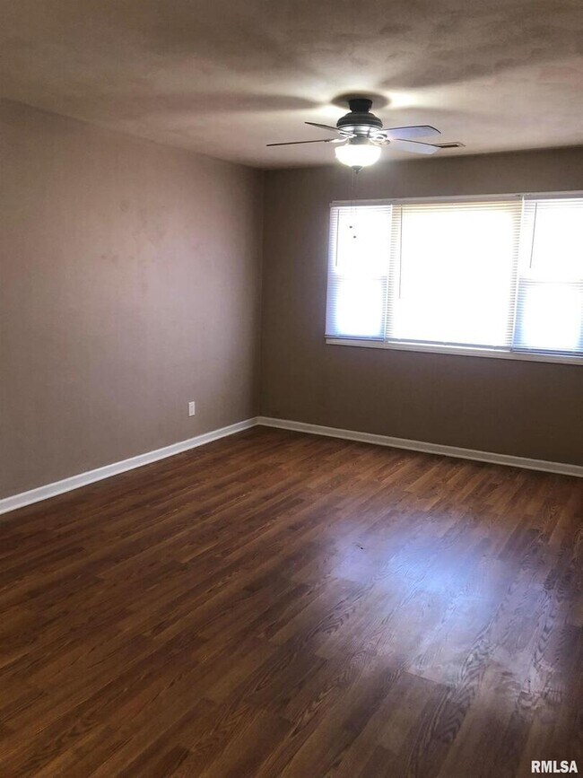 Foto del edificio - 1326 E 38th St