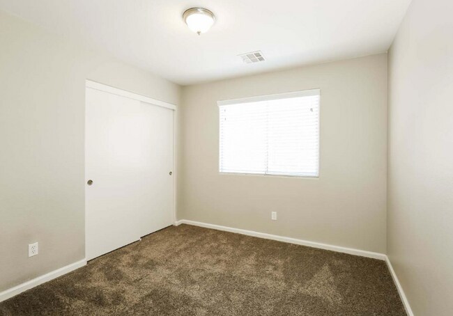 Foto del edificio - 5113 Peaceful Pond Ave
