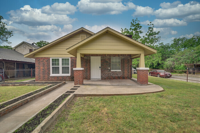 Primary Photo - 2 bedroom 1 bath w/ office