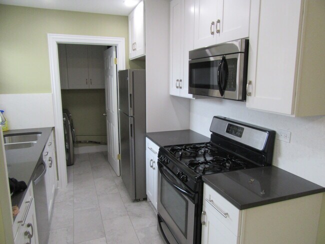 Building Photo - 1809 Jamestown Cir