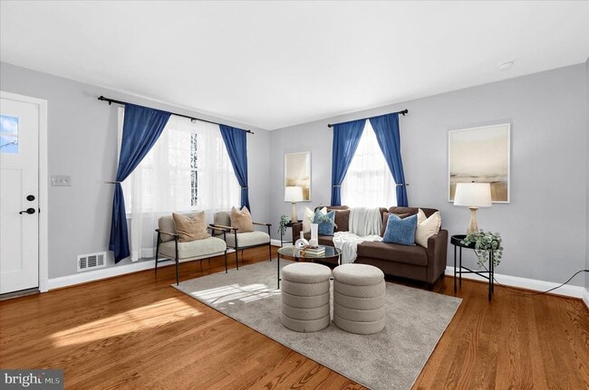 Building Photo - 312 Small Ct